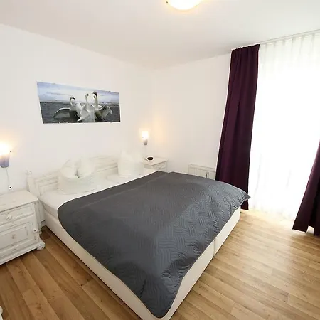 公寓 Karola Ferienwohnung 20 *